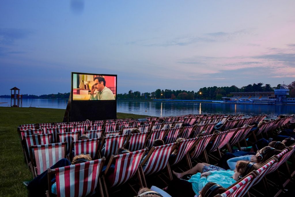 Il cinema in spiaggia all’Idroscalo