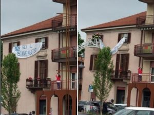 Lo striscione esposto questa mattina a Brembate