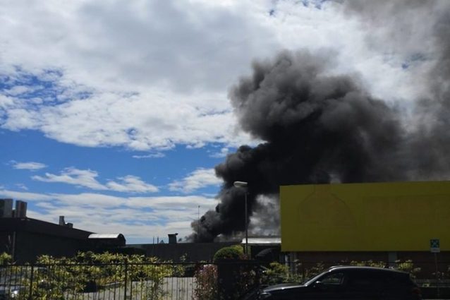 Incendio a Gazzada Schianno (Foto Facebook)