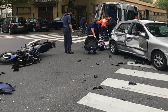 Milano Incidente A Cassina De Pecchi Tra Un Auto E Una Moto 37enne Gravissimo