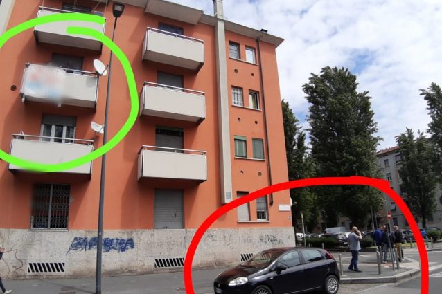 Lo striscione e l’intervento della Digos (Foto: Abitanti di San Siro via Facebook)
