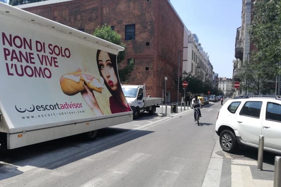 La pubblicità a Milano, nel quartiere Isola