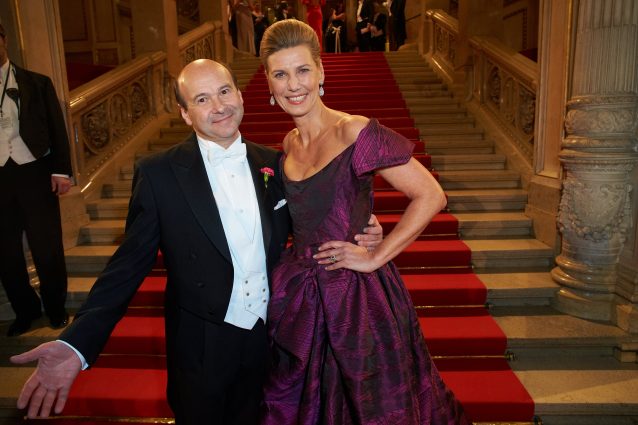 Dominique Meyer e Desirée Treichl–Stürgkh, organizzatrice del ballo dell’Opera di Vienna (LaPresse)