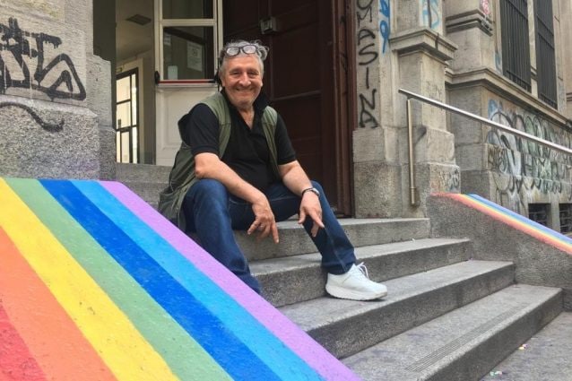 Il professor Gianbattista Mannarini vicino agli arcobaleni (Facebook)