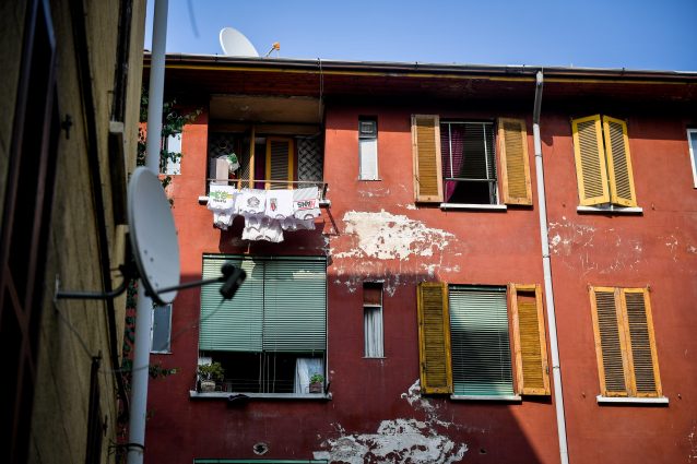 Uno stabile popolare al Giambellino (Foto Furlan/LaPresse)