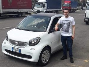 Stefano Marinoni e l’auto con la quale si è allontanato