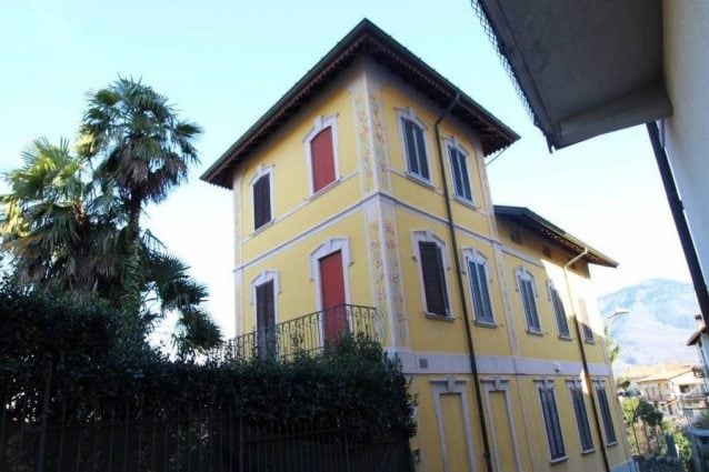 Le foto della villa di Umberto Bossi nell’annuncio di vendita online