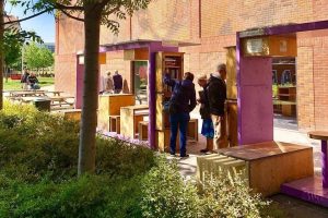 La Biblioteca prima del raid vandalico