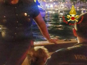 La donna soccorsa dai vigili del fuoco (Foto: Vv.ff)