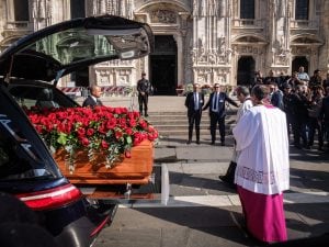 La salma di Giorgio Squinzi giunta in piazza Duomo
