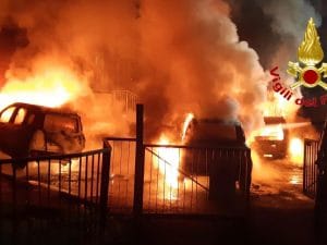 Le auto incendiate in via delle Forze Armate, Milano