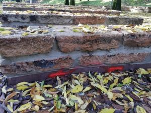 La vernice sulle luci dell’anfiteatro del Giardino dei giusti (Foto: Simone Zambelli)