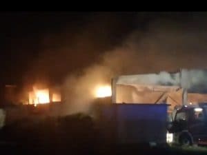 Incendio in un capannone a Fornovo – Foto L’Eco di Bergamo