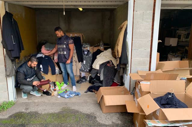 I vestiti rubati sequestrati
