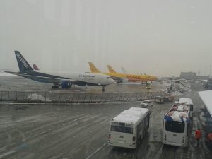 L’aeroporto di Orio sotto la neve (Immagine di repertorio)
