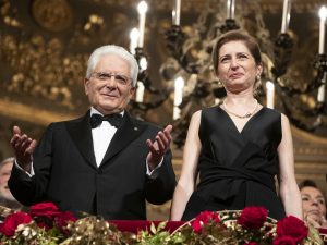 Ovazione per il presidente della Repubblica Sergio Mattarella