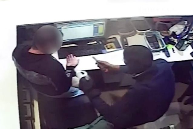 Il rapinatore in azione