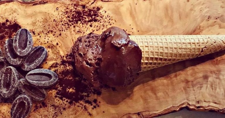 Un cono al cioccolato (Foto dalal pagina Facebook della gelateria Lo Gnomo gelato)