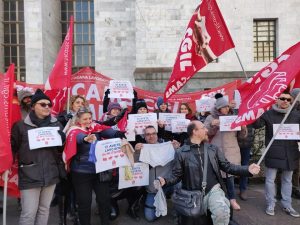 La protesta dei dipendenti del gruppo Euronics–Galimberti davanti al tribunale di Milano