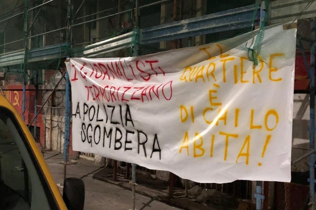 Lo striscione apparso in via Pichi a Milano dopo gli sgomberi del 16 gennaio