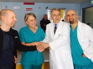 L’equipe dei medici insieme al paziente