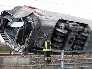 Il treno Frecciarossa deragliato a Lodi