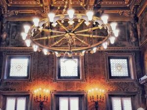 Una delle sale della Casa museo Bagatti Valsecchi (Facebook)