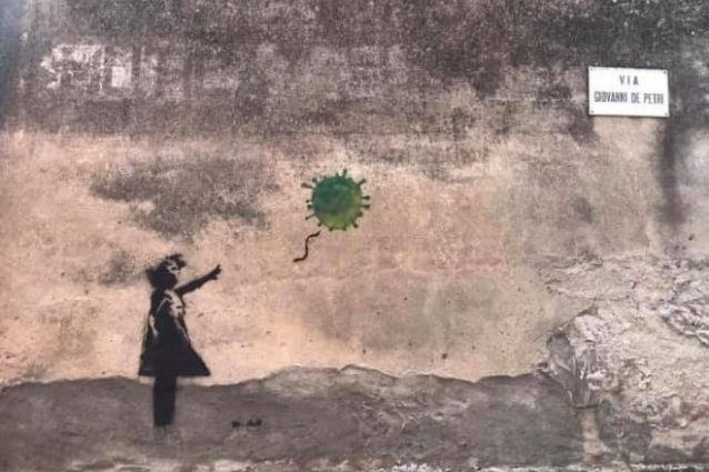 Il murale dell’emulo di Banksy apparso a San Bassano (Foto dalla pagina Facebook del comune)
