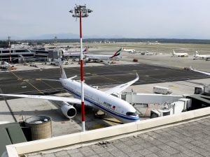 Aereo fermato sulla pista di decollo a Malpensa, a bordo c&#8217;era un terrorista francese: arrestato