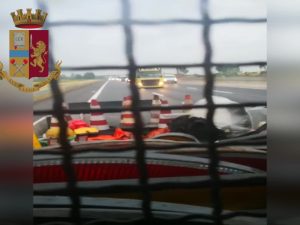 Il tir giallo fuori controllo