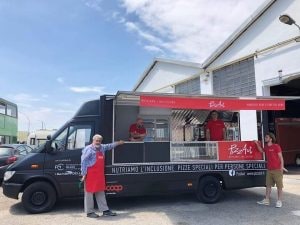 Il "PizzAutobus" dei ragazzi di Pizzaut (Foto: Nico Acampora)