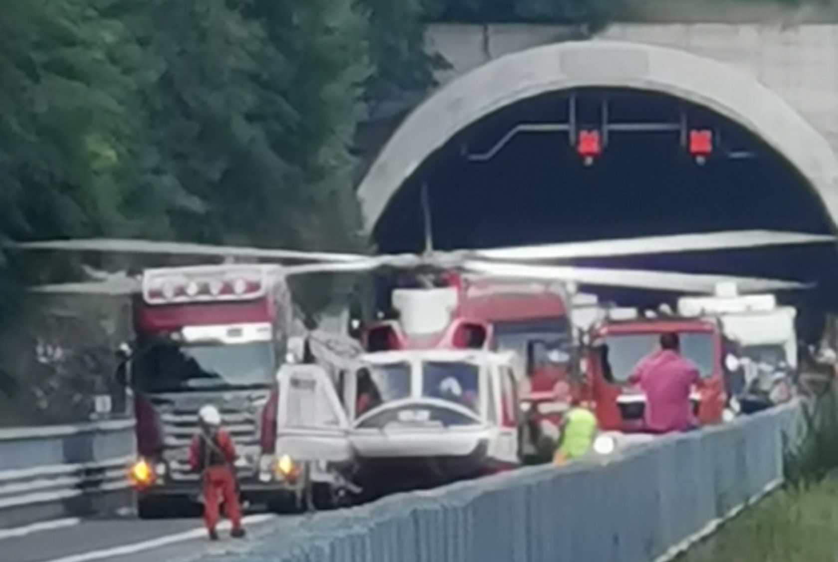 Incidente tra auto e camion sulla Salerno-Reggio Calabria: un ferito grave