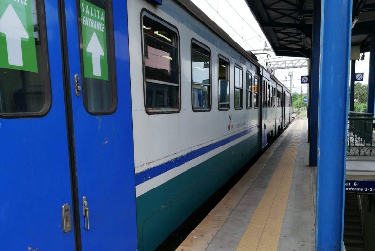 Linea 2 metro Napoli ferma per