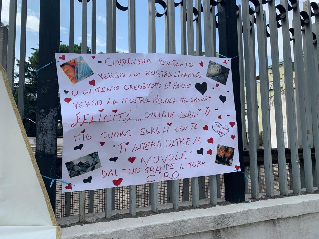 Il cartello di Ciro Migliore per Paola