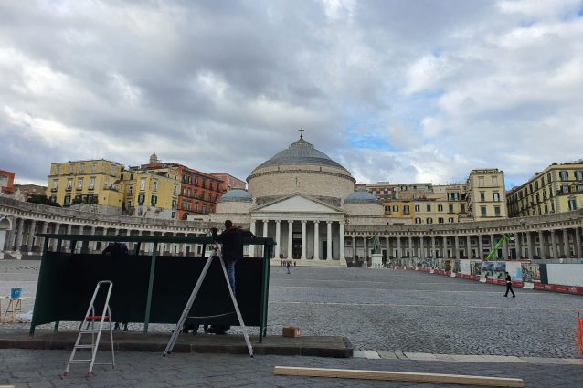 La fermata del bus in piazza del Plebiscito, come negli anni ’80