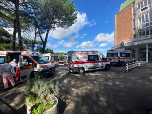 Ambulanze in coda al Cotugno il 14 ottobre 2020