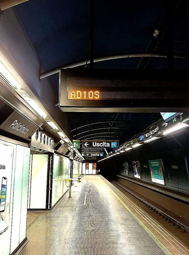 La fermata Policlinico della Linea 1 della metropolitana di Napoli.