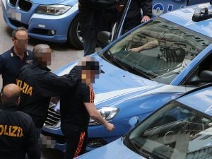 https://staticfanpage.akamaized.net/wp-content/uploads/sites/30/2020/11/arresto-questura-polizia-300x225.jpg