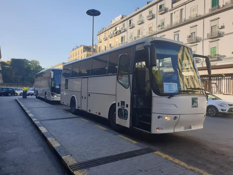Uno degli autobus sostitutivi dell'Eav.