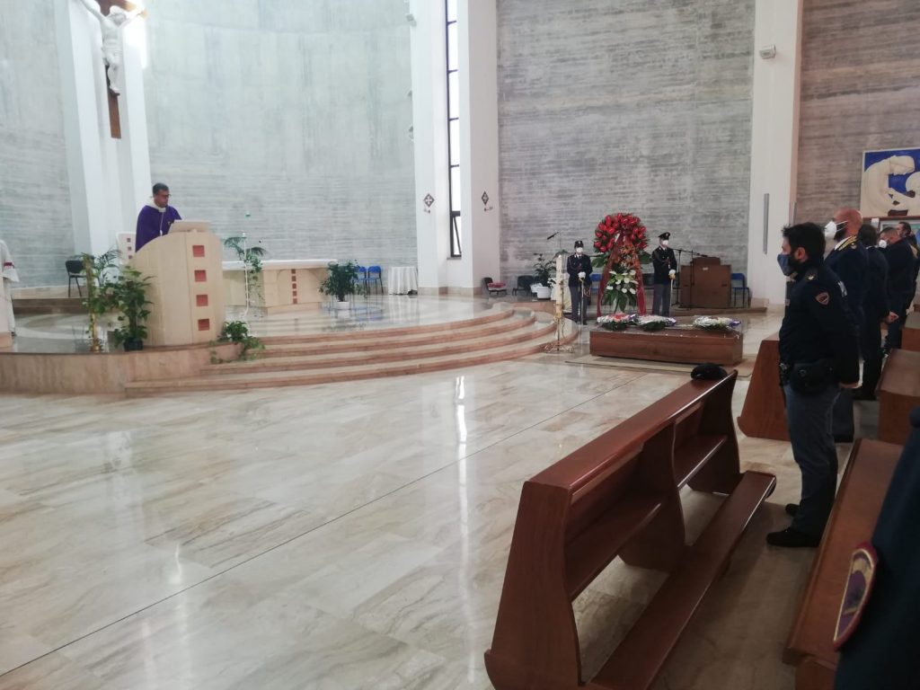 I funerali di Manuela Scodes, la poliziotta di 42 anni morta di Covid a Napoli.
