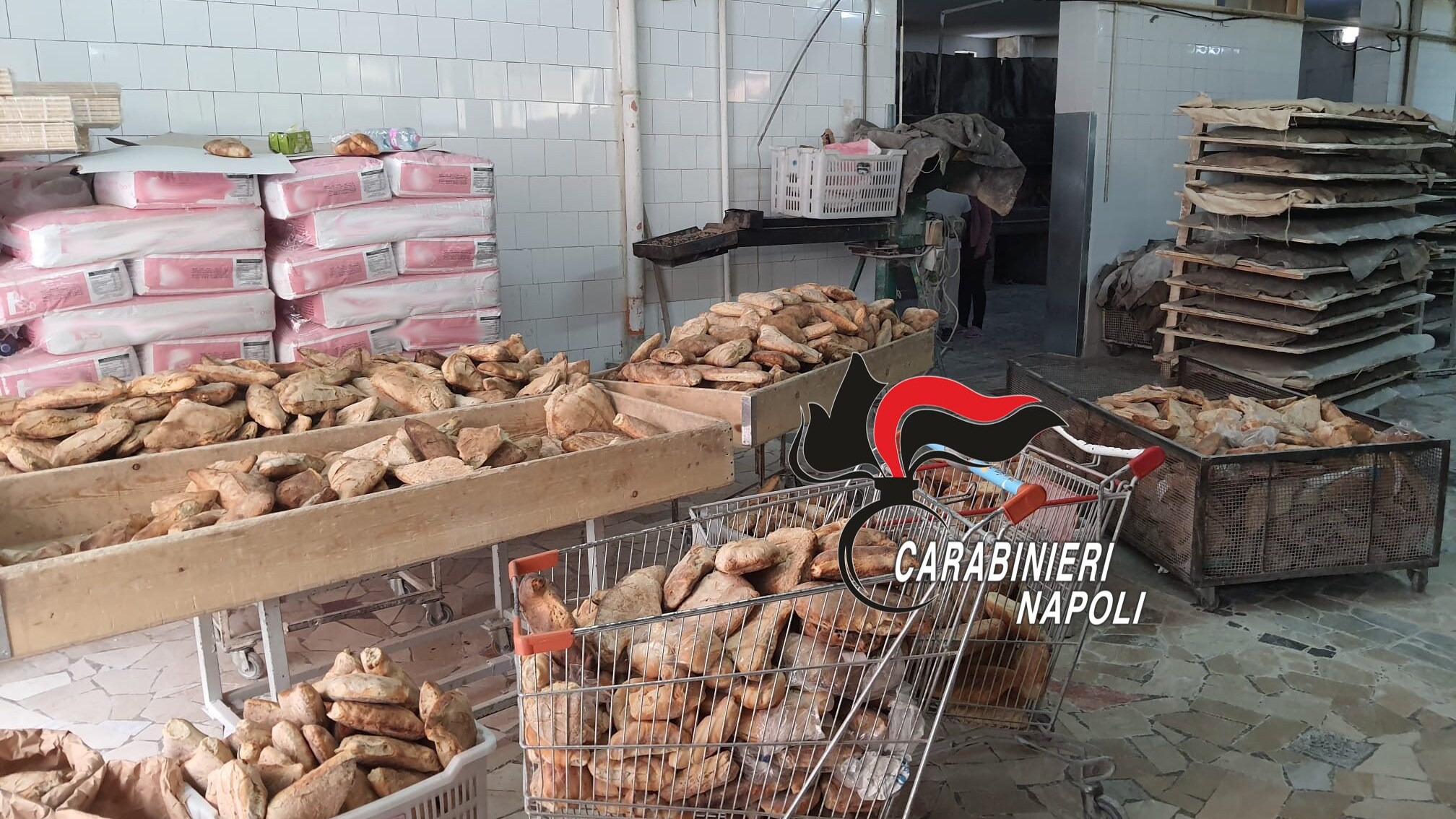 Il panificio sequestrato dai carabinieri ad Arzano.