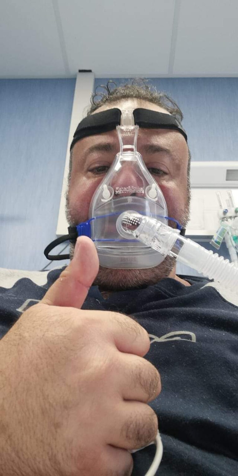 La foto pubblicata da Salvatore Savinelli pochi giorni fa, ricoverato al Covid Hospital di Maddaloni.