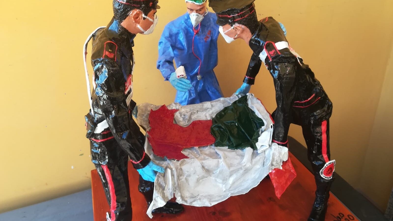 La statua donata dai Carabinieri all'Azienda Ospedaliera dei Colli.