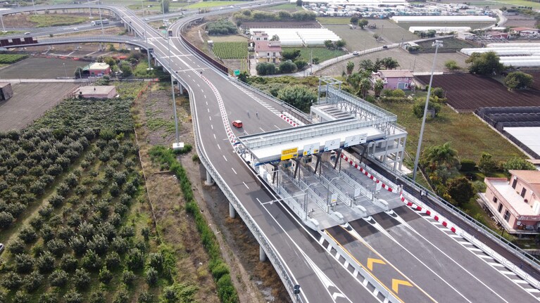 Il nuovo svincolo di Angri lungo l'A3 Napoli-Salerno.