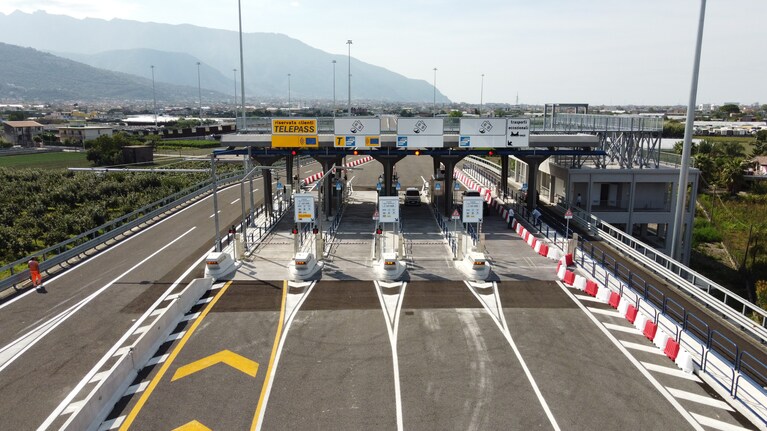Il nuovo svincolo di Angri lungo l'A3 Napoli-Salerno.