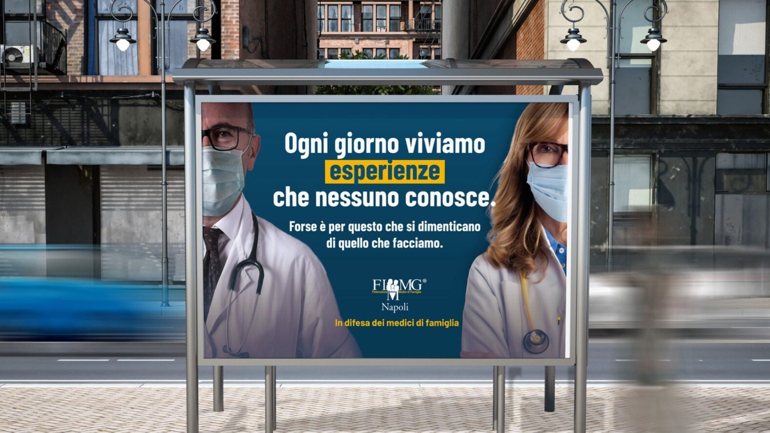 Uno dei cartelli contro le aggressione dei medici nelle strade di Napoli.