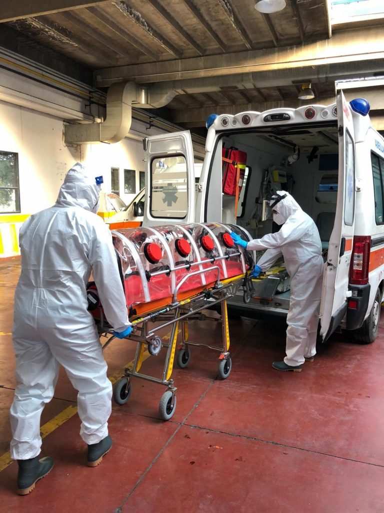 Il materiale donato all'ospedale Antonio Cardarelli di Napoli.