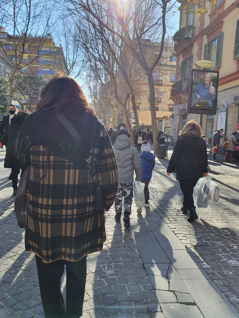 Persone in stada al Vomero nella giornata di oggi sabato 16 gennaio 2021 a Napoli. [Foto / Fanpage.it]