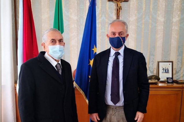 Il dottor Pietro Casella ed il sindaco di Caserta, Carlo Marino.