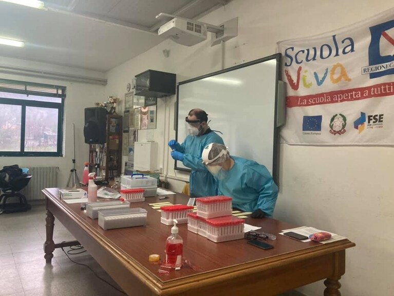 Lo screening in corso nei giorni scorsi all'istituto Fresa Pascoli di Nocera Superiore.
